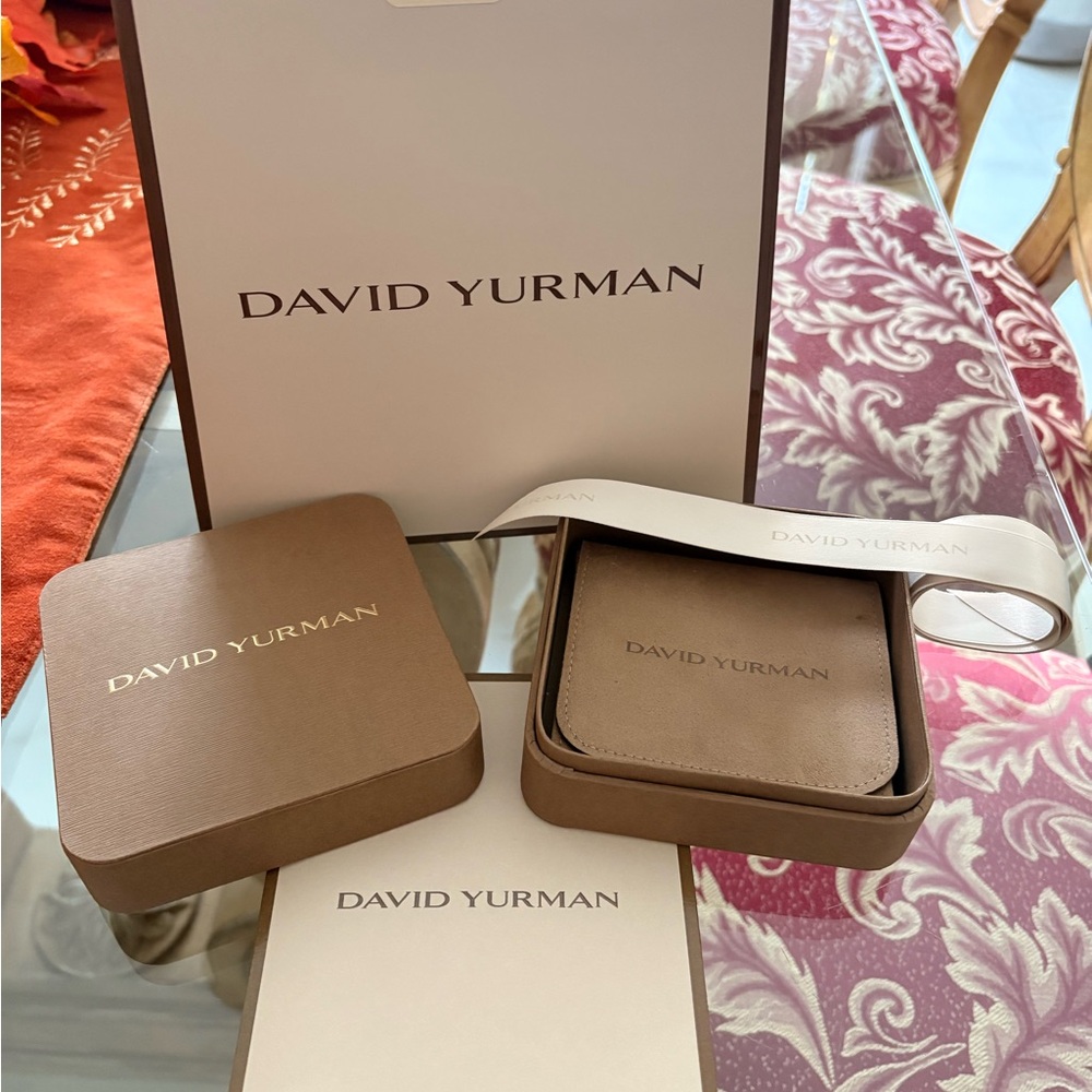 David Yurman Tan Jewelry Boxing & Pouch